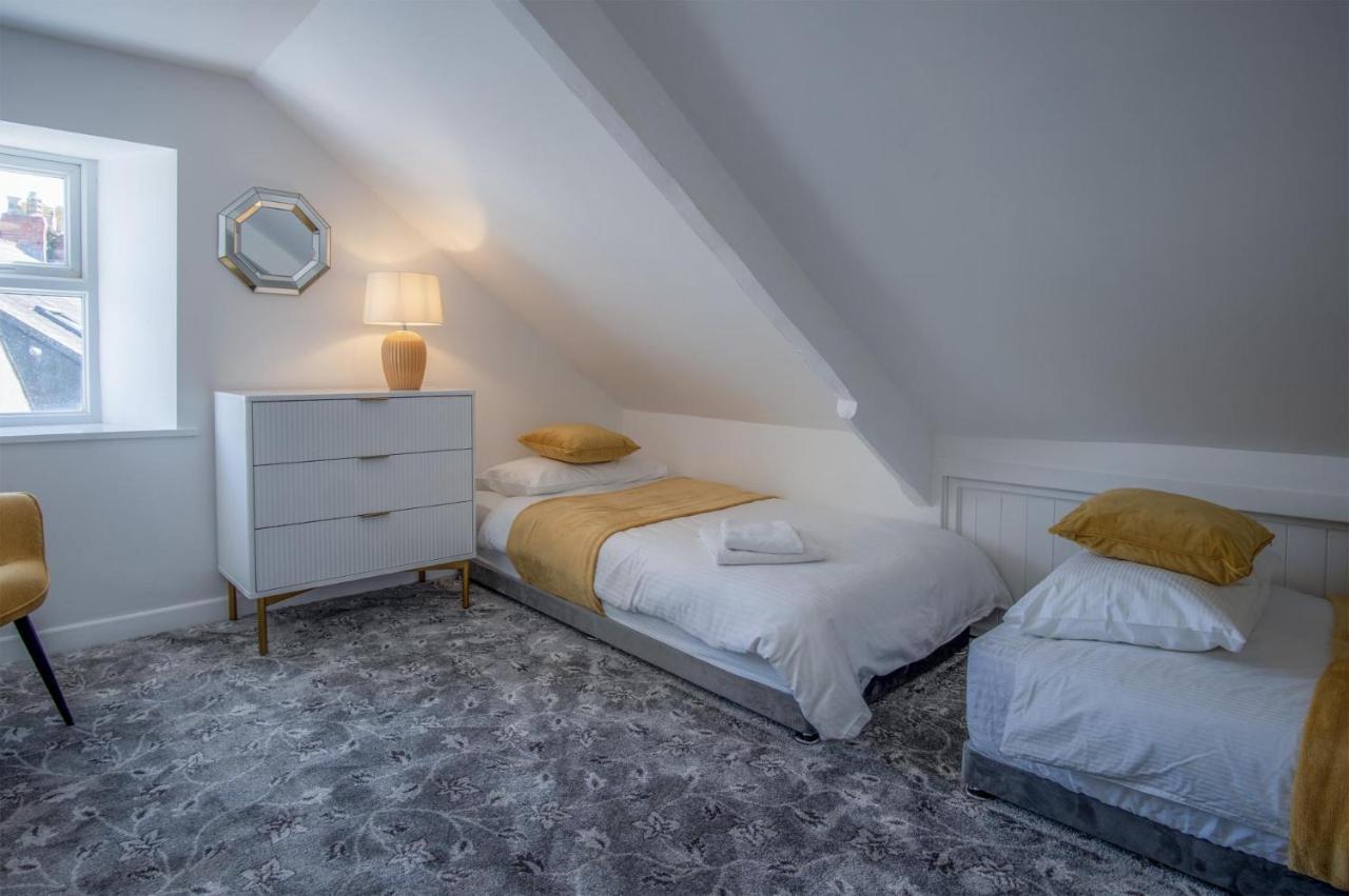 Gwynne House - 6 Bedroom Luxurious Holiday Home - Tenby Harbour מראה חיצוני תמונה