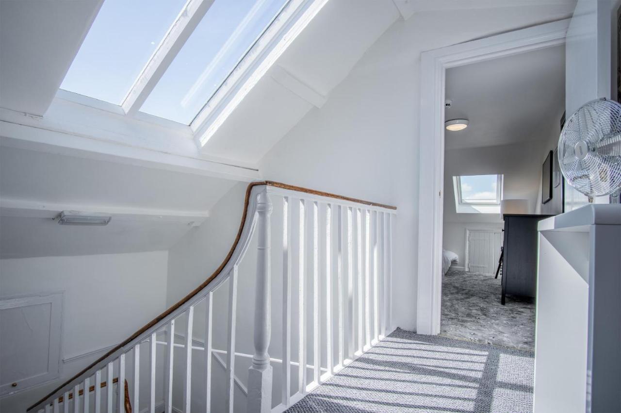 Gwynne House - 6 Bedroom Luxurious Holiday Home - Tenby Harbour מראה חיצוני תמונה